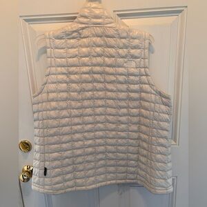 The North Face Women's white Thermoball Quilted Vest